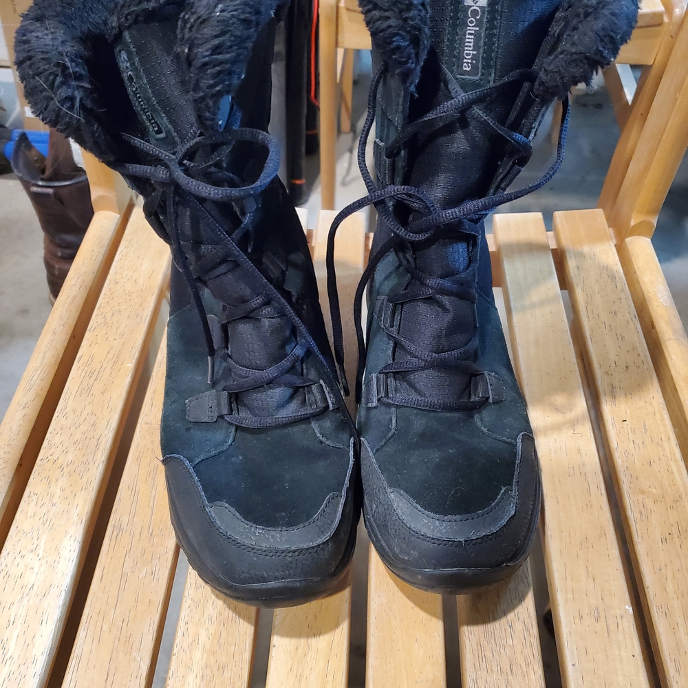 Columbia Women's Black Winter Boots with Fur Lining